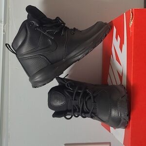 NIKE MANOA LTR PRE-SCHOOL SIZE 1Y